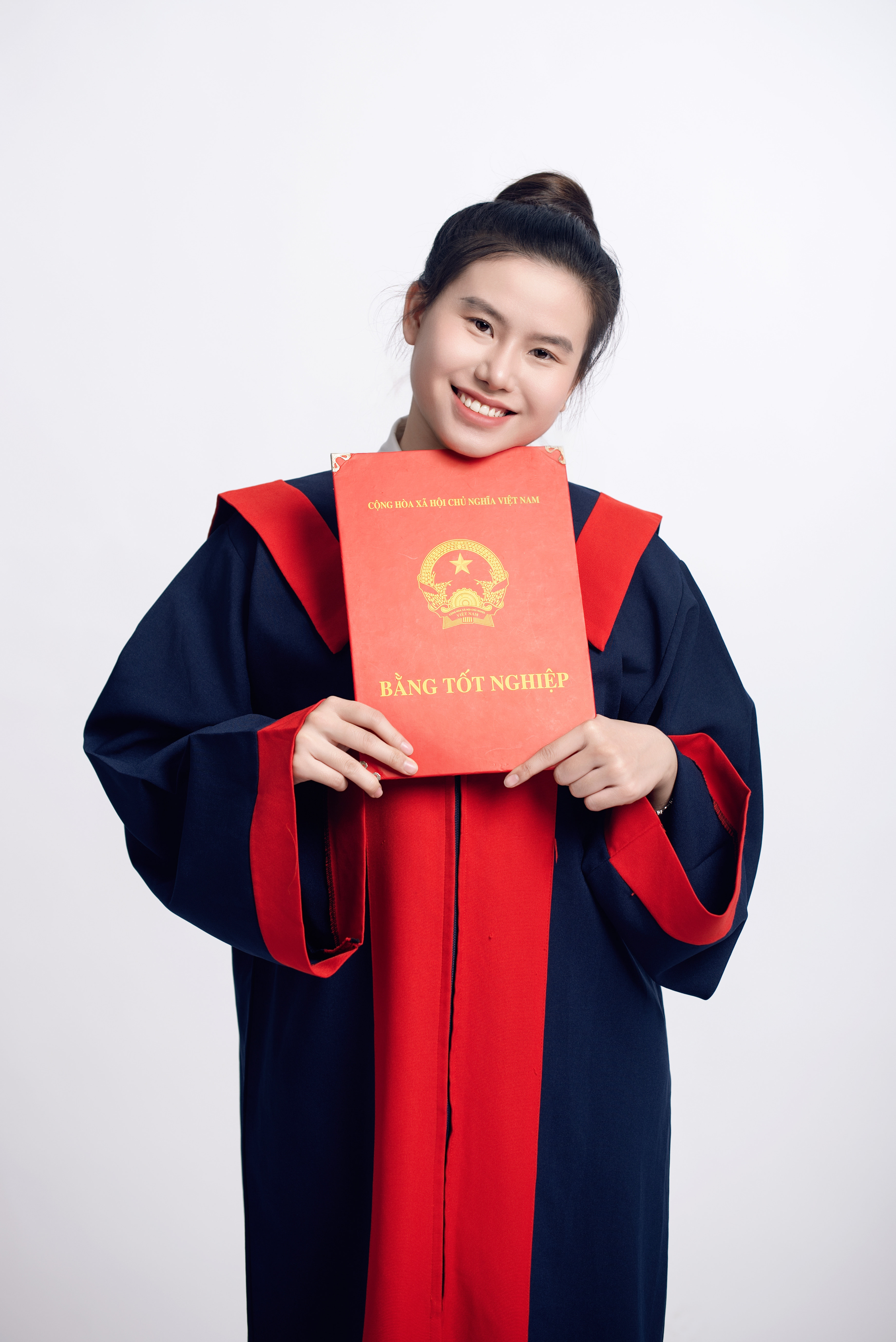 Chụp ảnh cử nhân tốt nghiệp studio - Buôn Ma Thuột - Đắk Lak - Hồ Chí Minh - Sai Gon