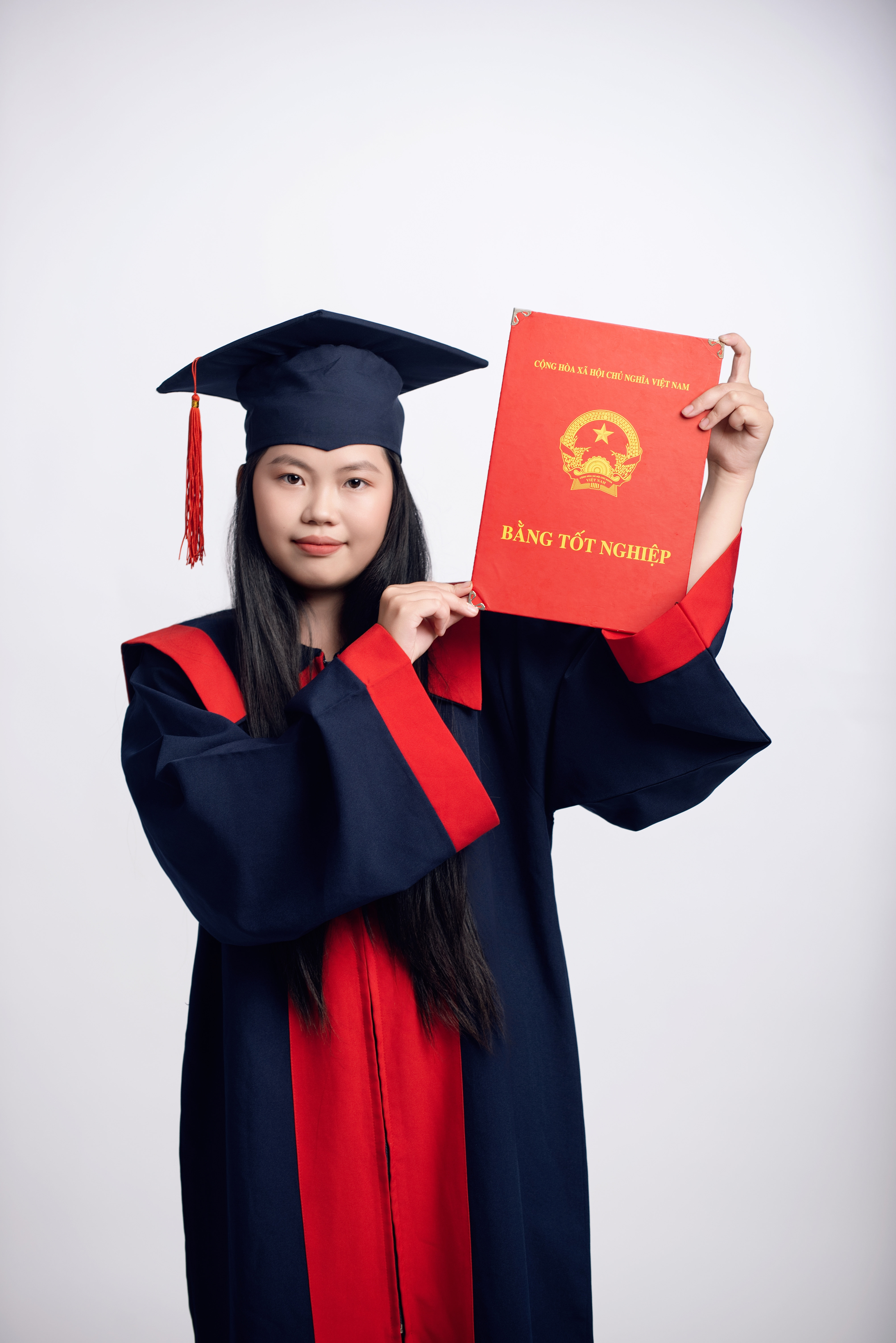 Chụp ảnh cử nhân tốt nghiệp studio - Buôn Ma Thuột - Đắk Lak - Hồ Chí Minh - Sai Gon